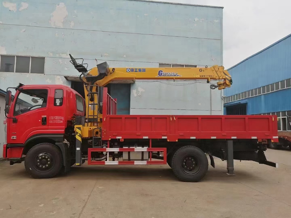 國(guó)六東風(fēng)暢行D1徐工7噸四節(jié)直臂吊機(jī)隨車(chē)吊